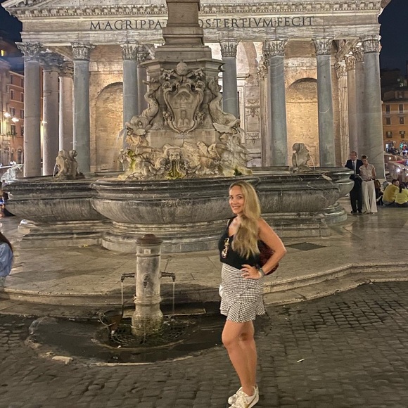 Meet your Posher, Monica - Picture 4 of 8